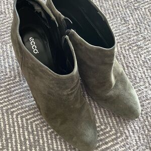 Ecco Women's Grey Suede Ankle Boots